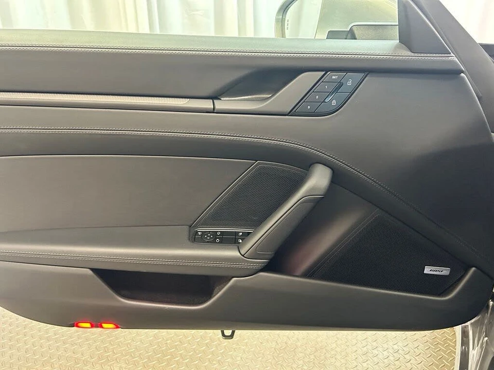 2025 Porsche 992 Carrera - Image 8 of 31