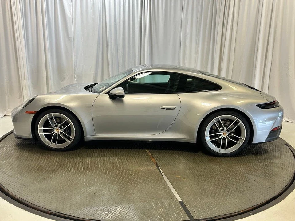 2025 Porsche 992 Carrera - Image 2 of 31