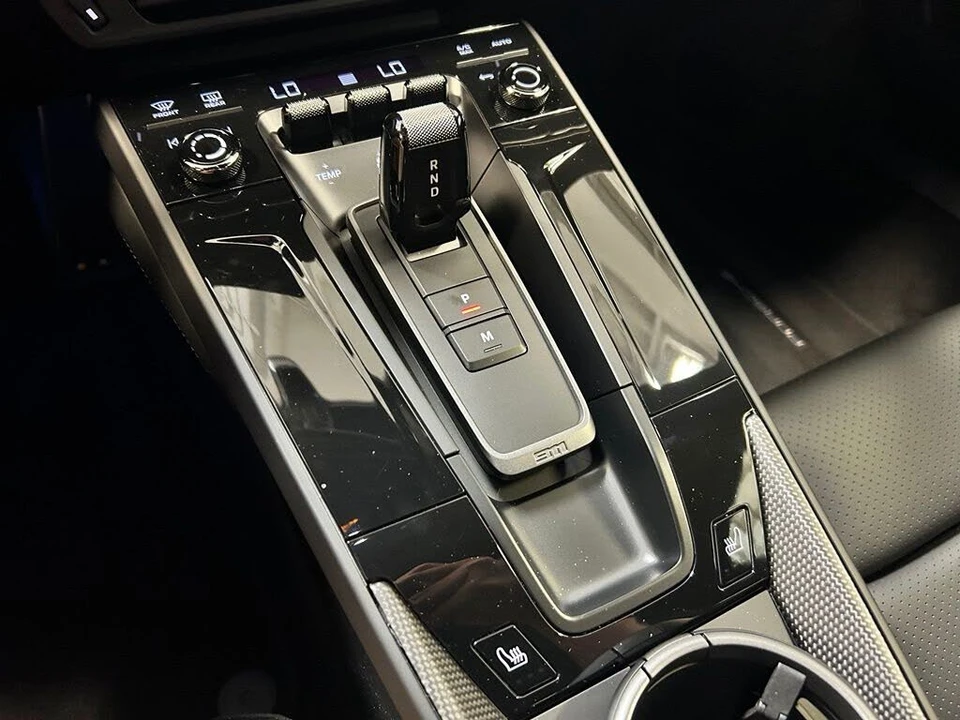 2025 Porsche 992 Carrera - Image 21 of 31