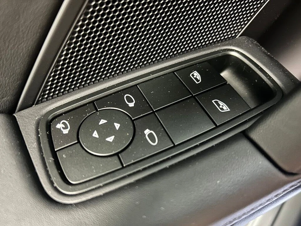 2025 Porsche 992 Carrera - Image 9 of 31