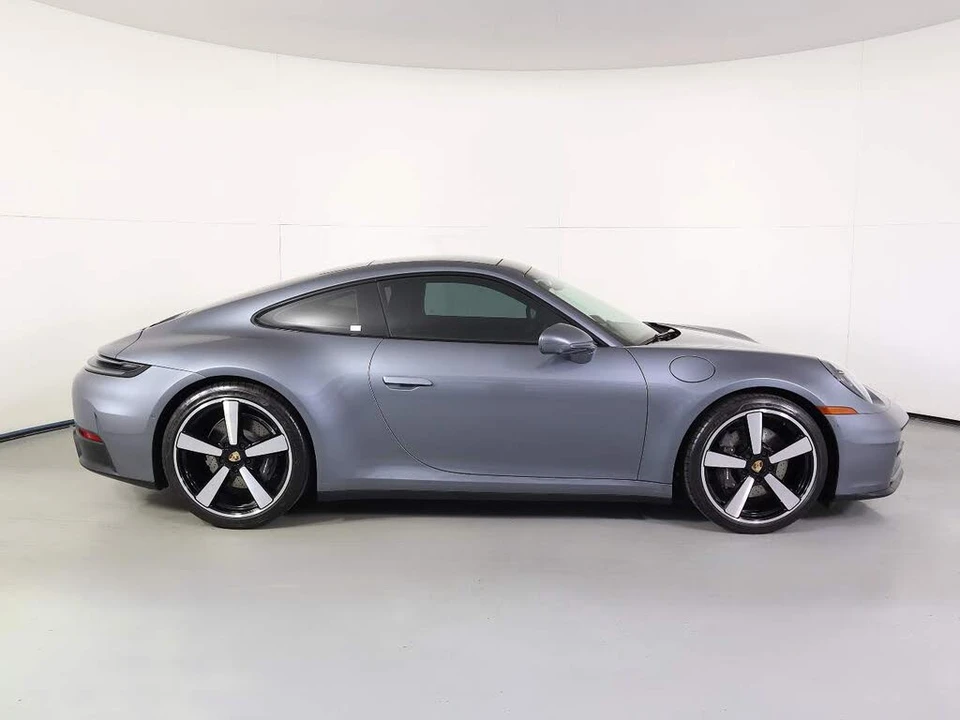 2025 Porsche 992 Carrera - Image 8 of 27