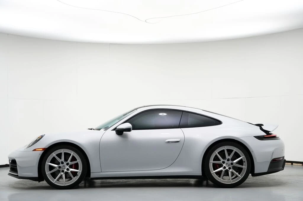 2025 Porsche 992 Carrera - Image 9 of 31