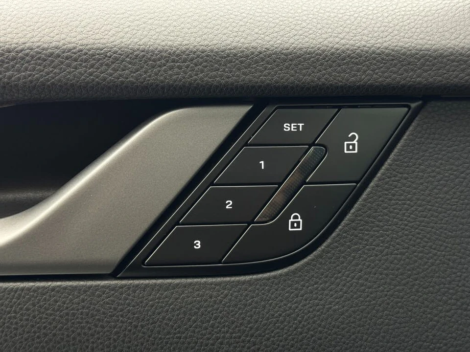 2025 Porsche 992 Carrera - Image 17 of 31