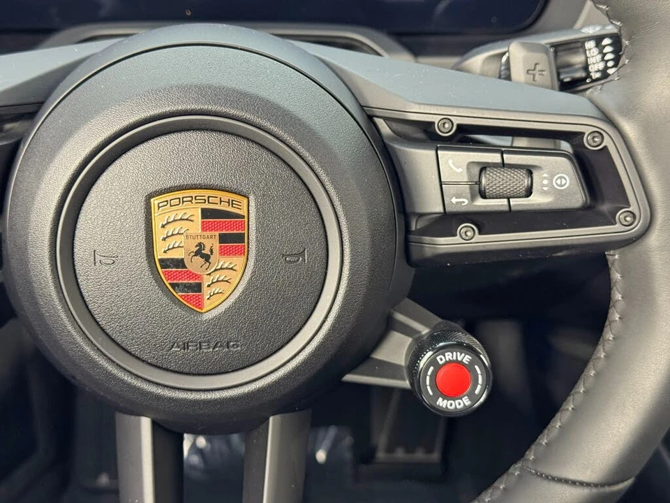2025 Porsche 992 Carrera - Image 21 of 31