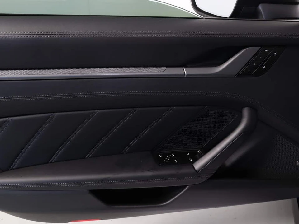 2025 Porsche 992 Carrera - Image 22 of 27