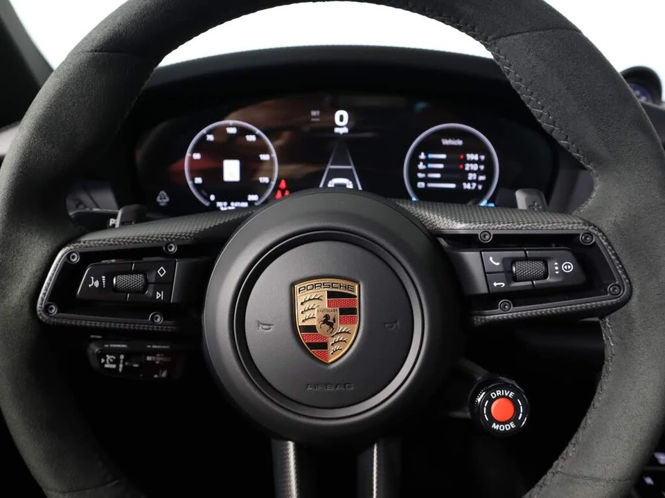 2025 Porsche 992 Carrera - Image 18 of 27