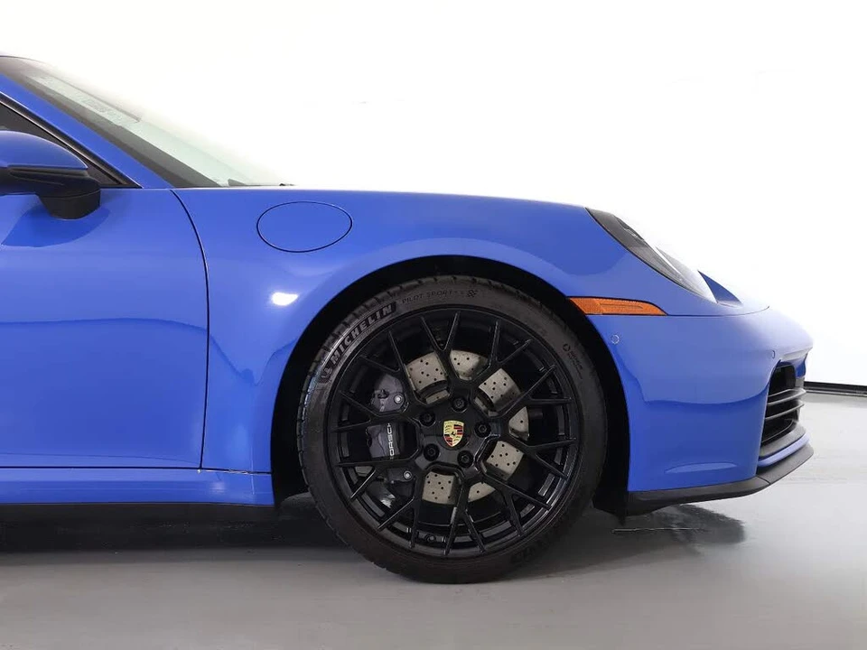 2025 Porsche 992 Carrera - Image 11 of 27