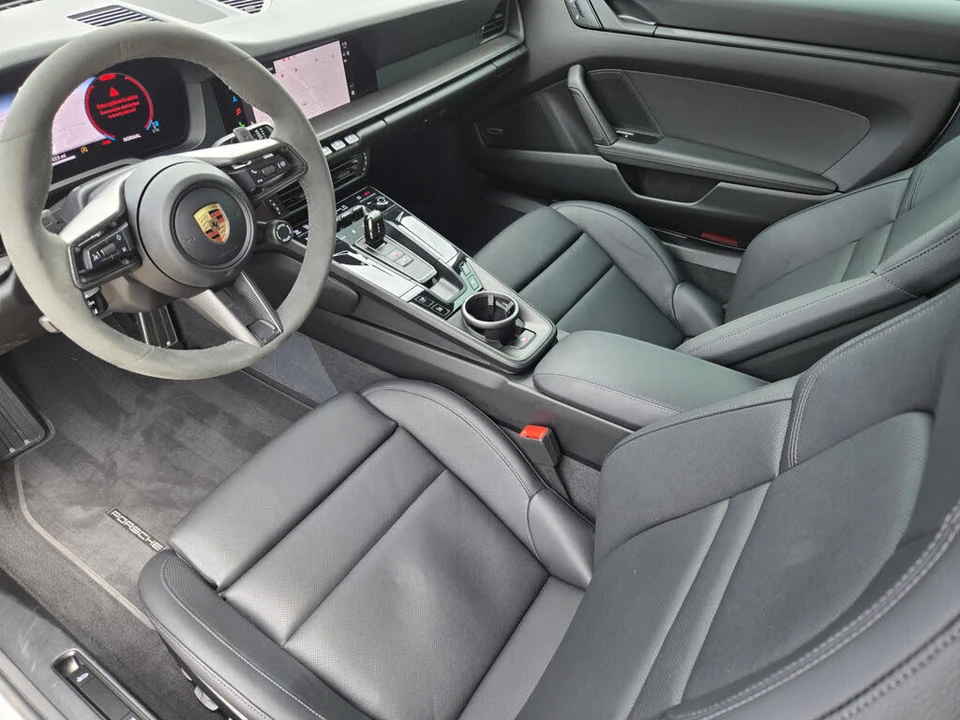 2025 Porsche 992 Carrera - Image 20 of 31