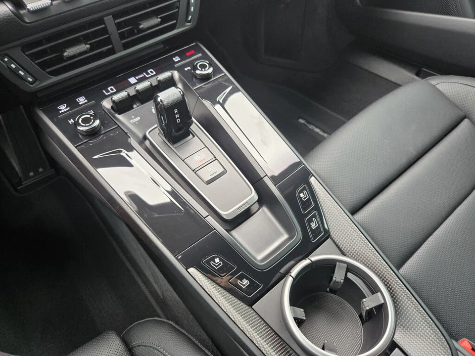 2025 Porsche 992 Carrera - Image 13 of 31