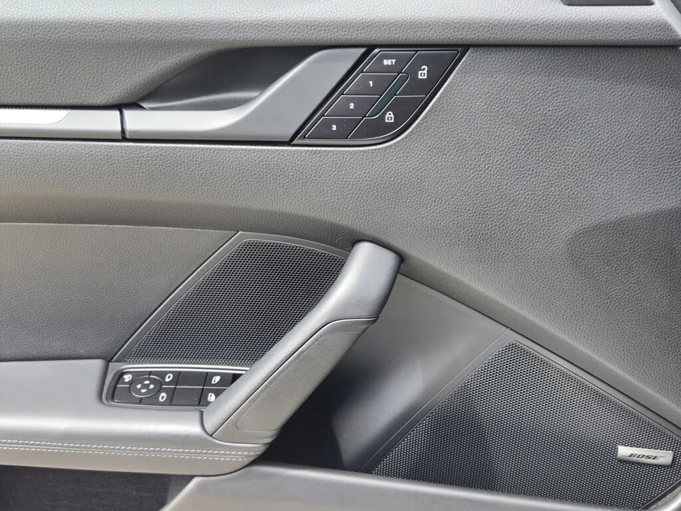 2025 Porsche 992 Carrera - Image 17 of 31