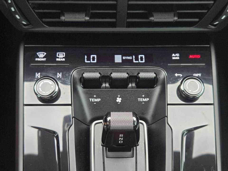 2025 Porsche 992 Carrera - Image 15 of 31