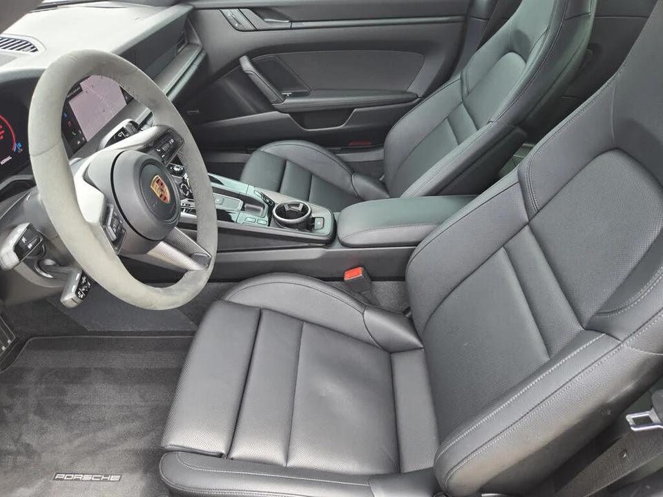 2025 Porsche 992 Carrera - Image 8 of 31