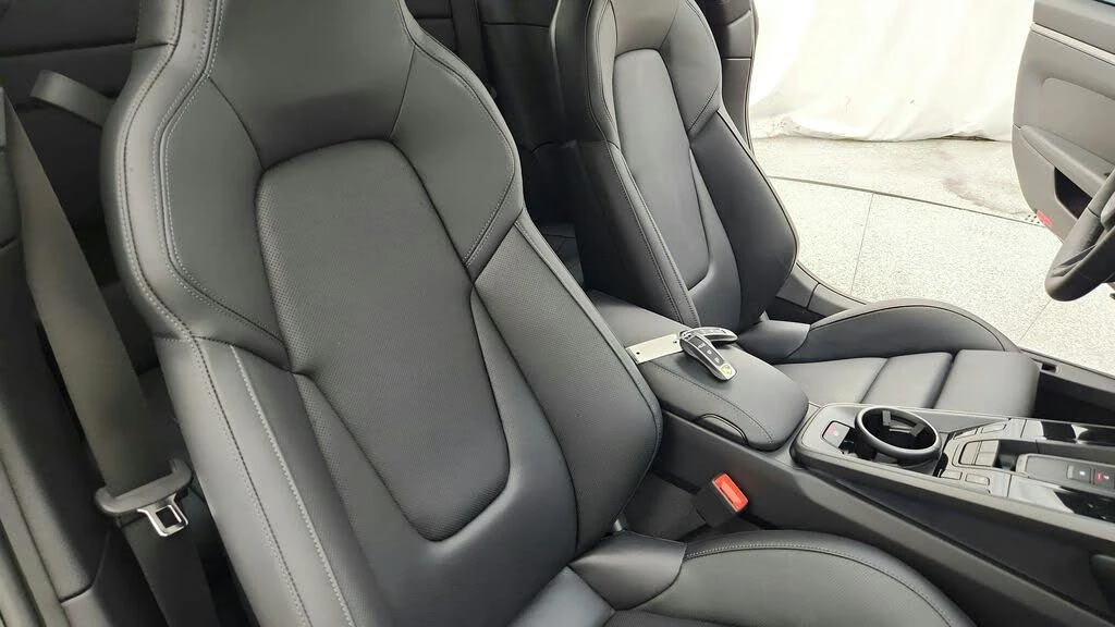 2025 Porsche 992 Carrera - Image 25 of 31