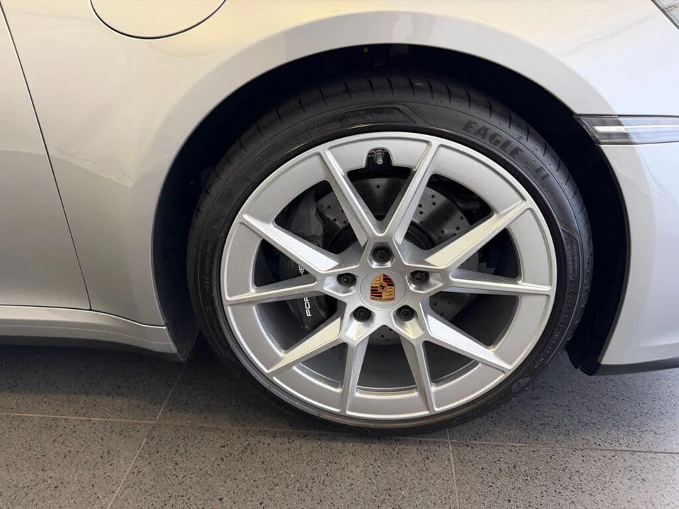 2025 Porsche 992 Carrera - Image 13 of 26