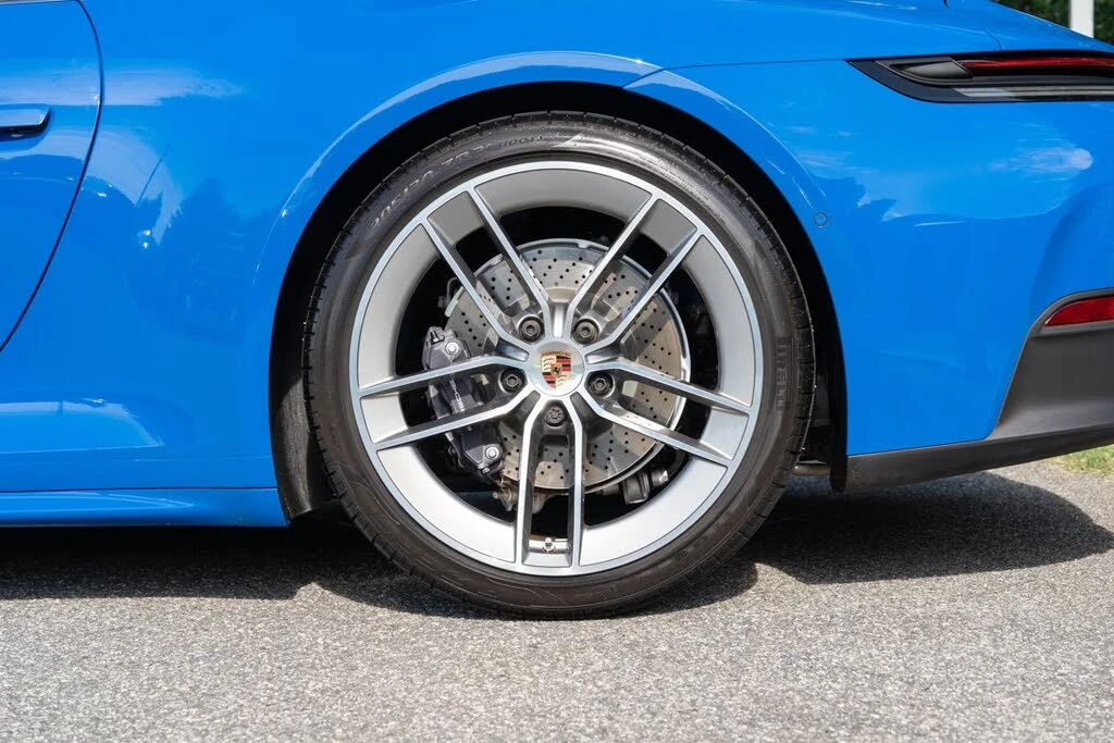 2025 Porsche 992 Carrera - Image 12 of 31