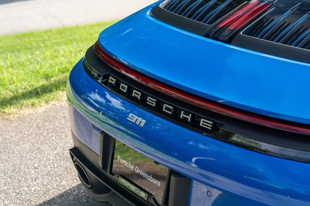 2025 Porsche 992 Carrera - Image 15 of 31