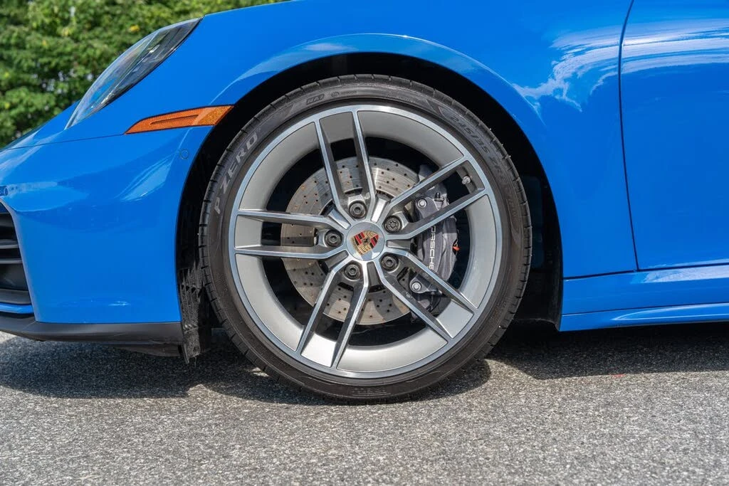 2025 Porsche 992 Carrera - Image 11 of 31