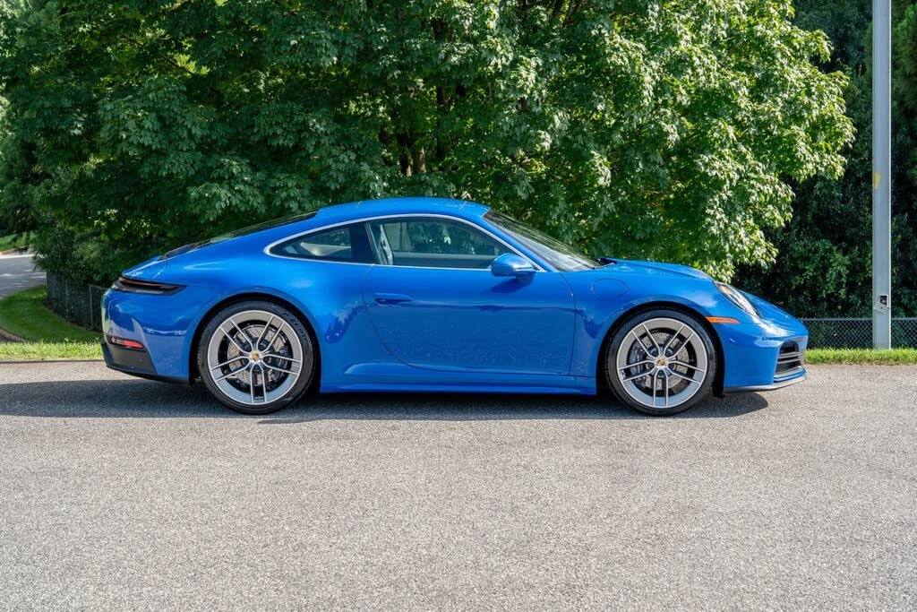 2025 Porsche 992 Carrera - Image 8 of 31