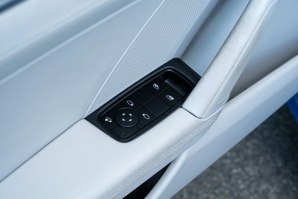 2025 Porsche 992 Carrera - Image 21 of 31