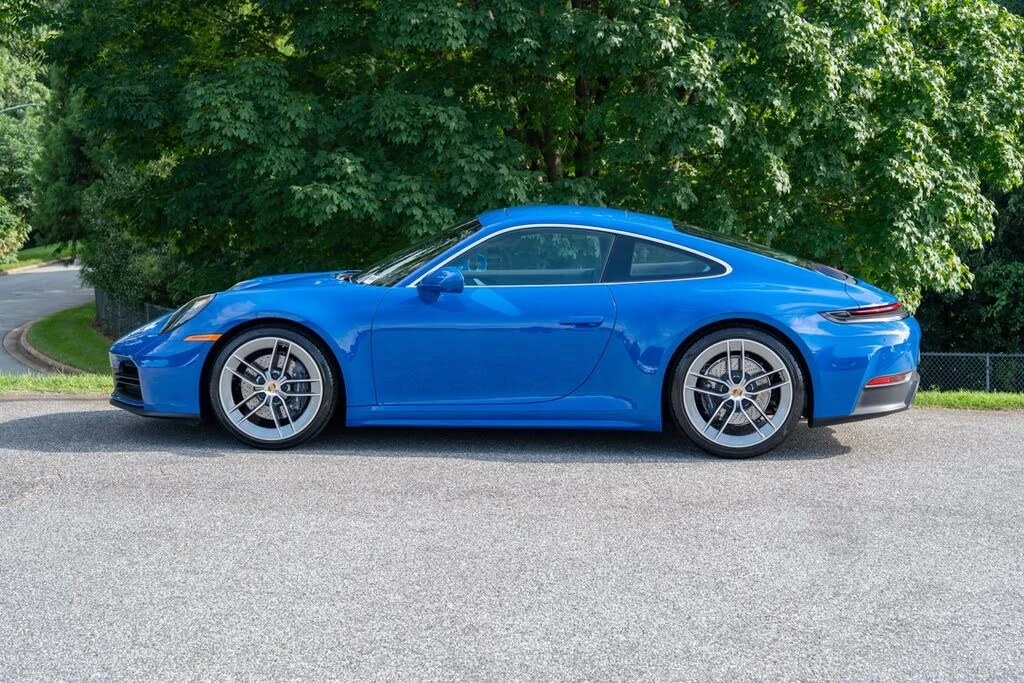 2025 Porsche 992 Carrera - Image 2 of 31