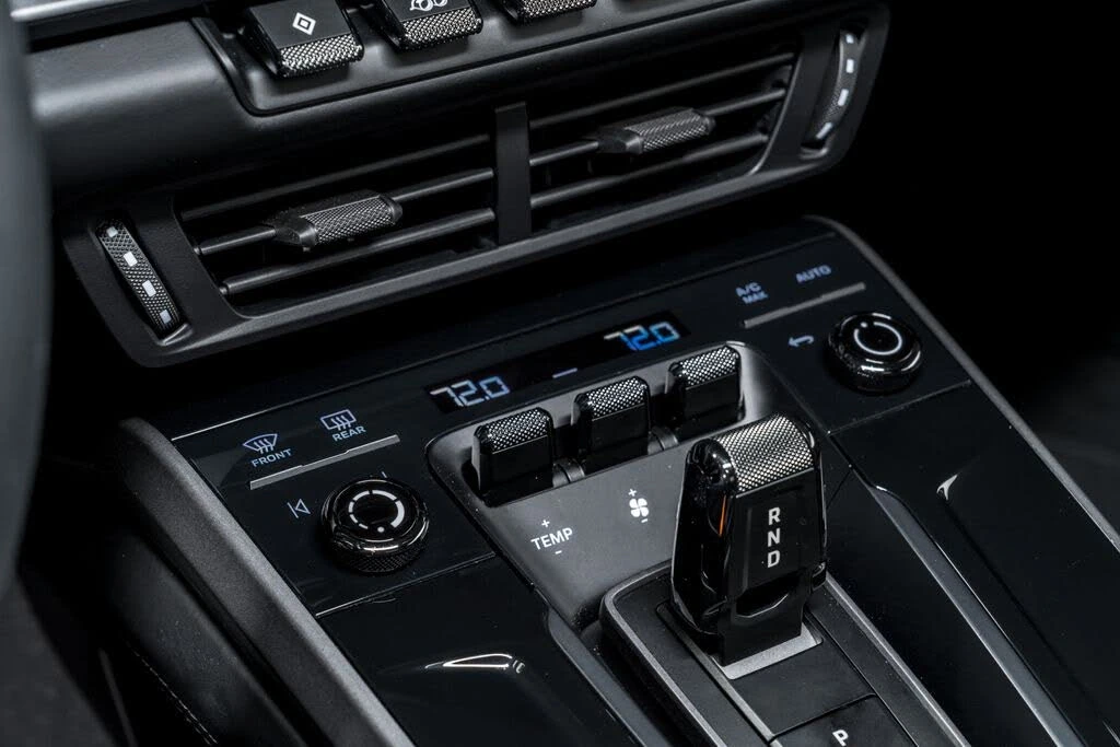 2025 Porsche 992 Carrera - Image 28 of 31