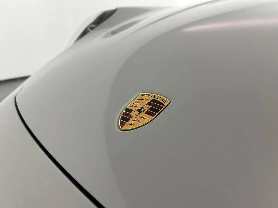 2025 Porsche 992 Carrera - Image 12 of 31