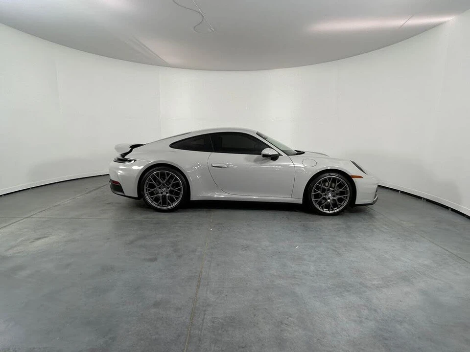 2025 Porsche 992 Carrera - Image 8 of 31