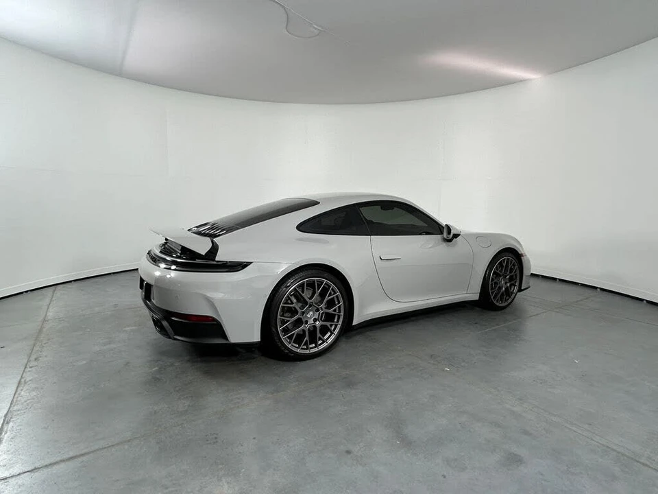 2025 Porsche 992 Carrera - Image 7 of 31