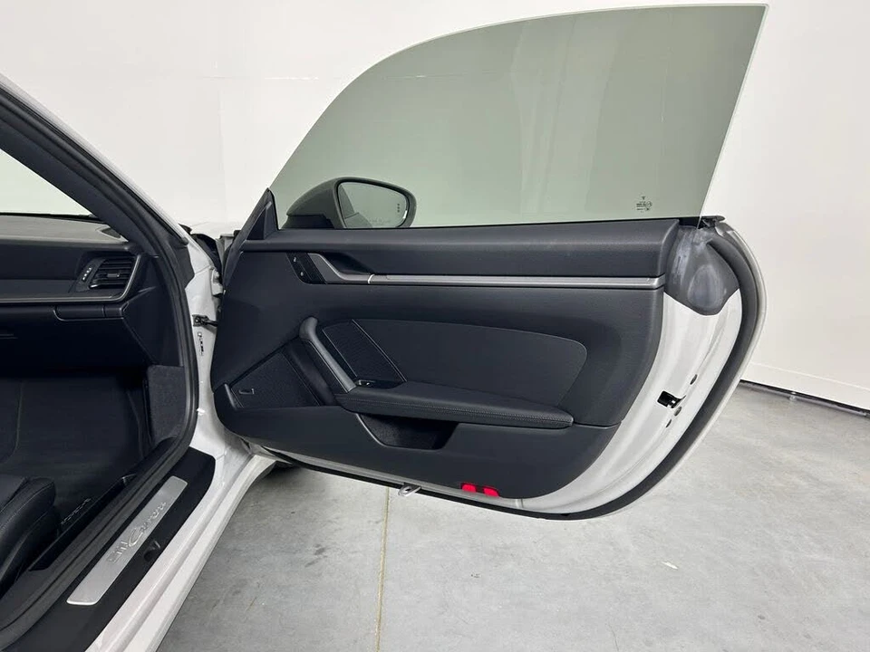 2025 Porsche 992 Carrera - Image 25 of 31