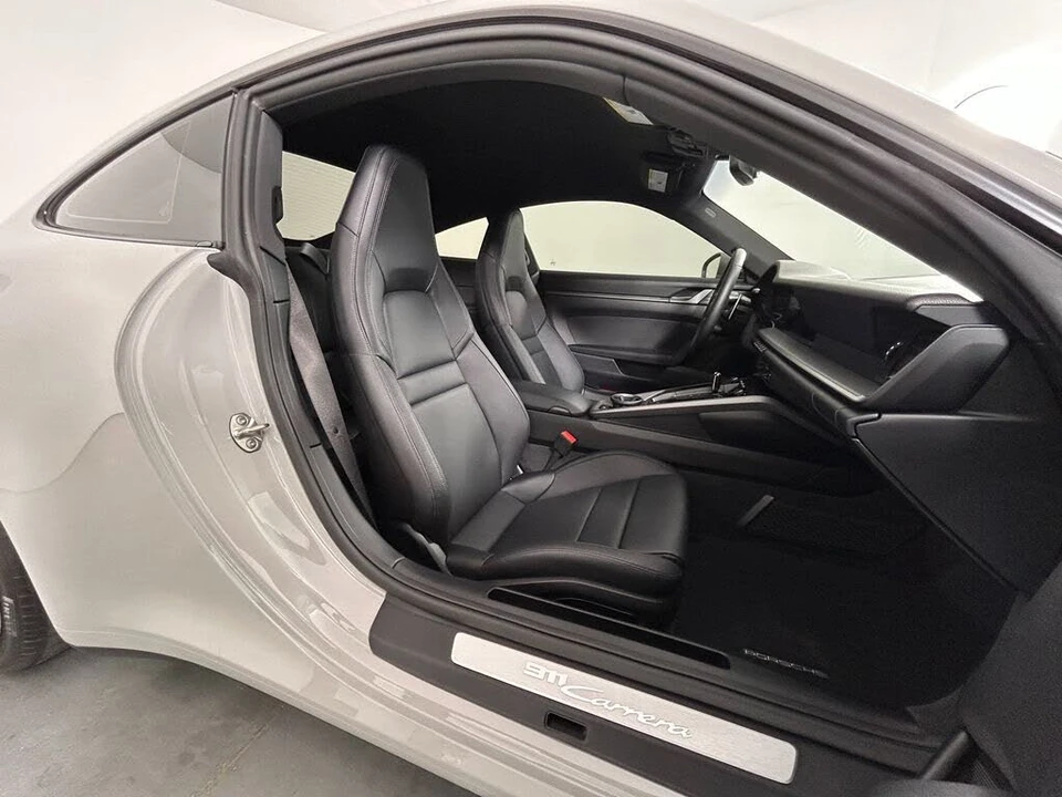 2025 Porsche 992 Carrera - Image 24 of 31