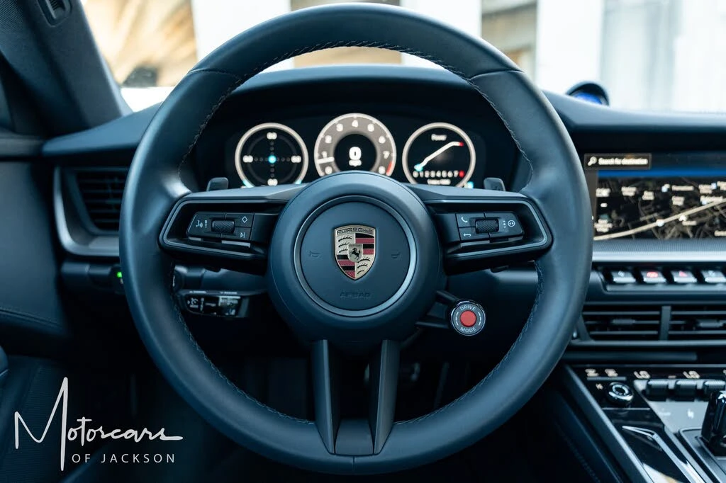 2025 Porsche 992 Carrera - Image 12 of 31