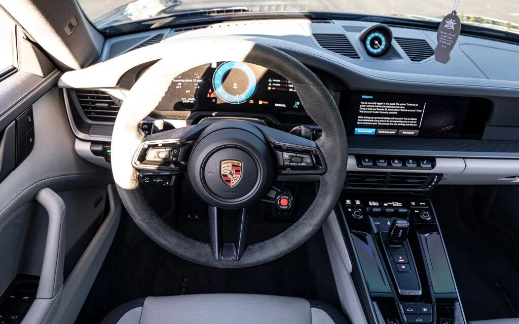 2025 Porsche 992 Carrera - Image 15 of 19