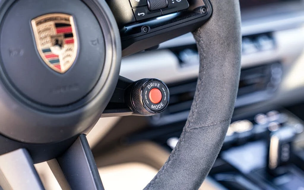 2025 Porsche 992 Carrera - Image 12 of 19