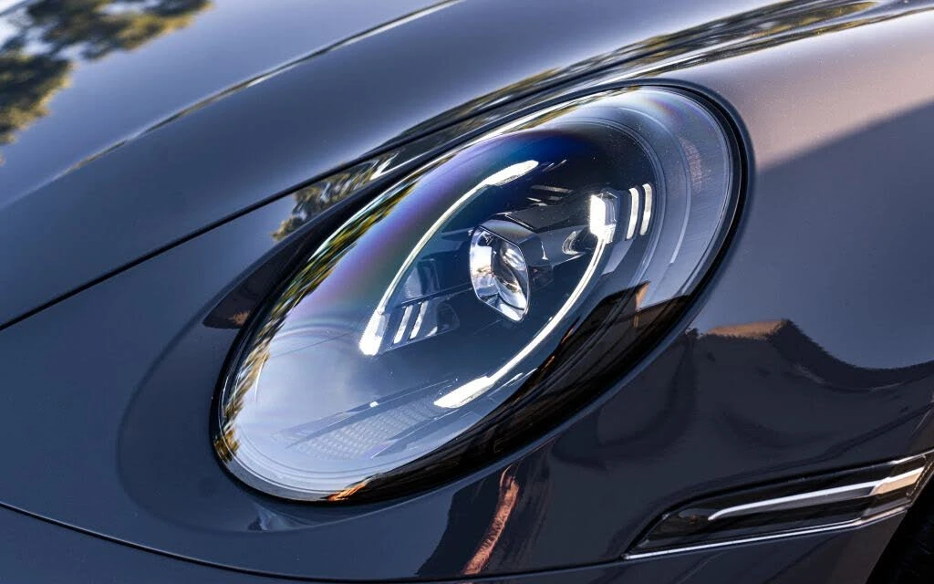 2025 Porsche 992 Carrera - Image 18 of 19