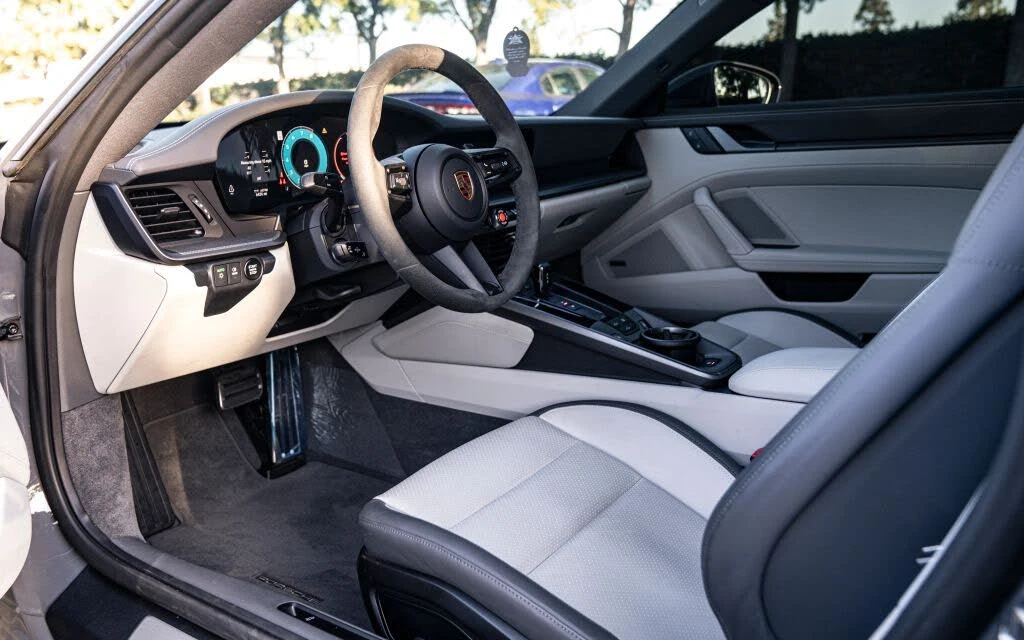 2025 Porsche 992 Carrera - Image 6 of 19