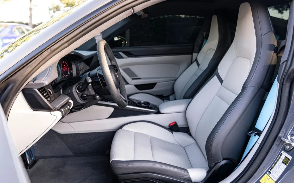 2025 Porsche 992 Carrera - Image 8 of 19