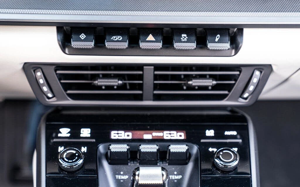 2025 Porsche 992 Carrera - Image 16 of 19