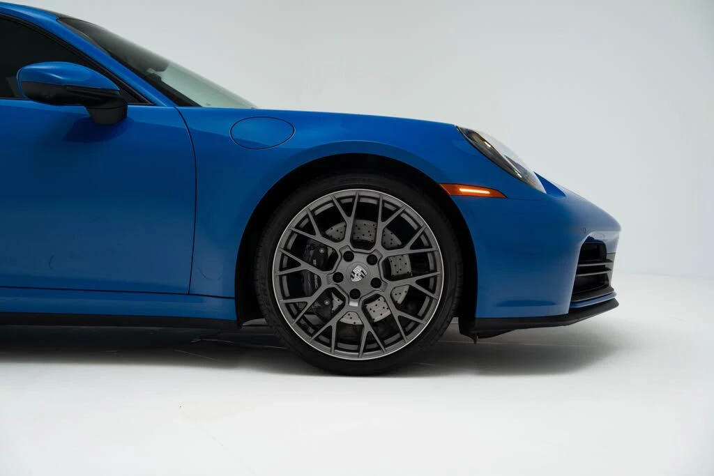 2025 Porsche 992 Carrera - Image 12 of 31
