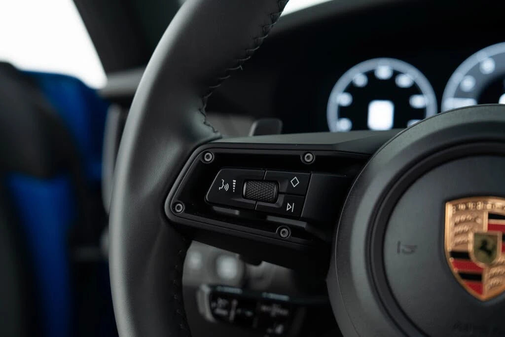 2025 Porsche 992 Carrera - Image 16 of 31