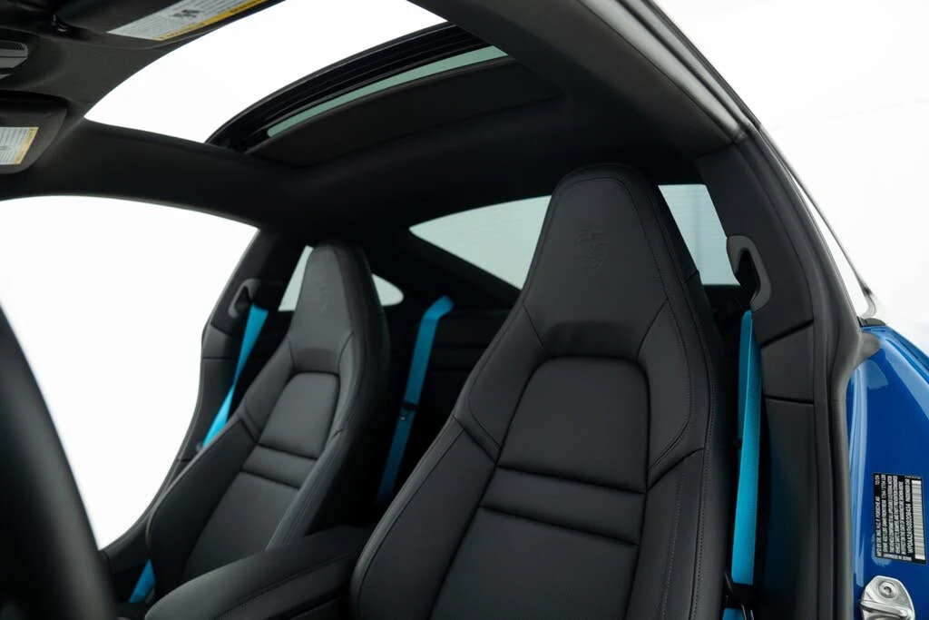 2025 Porsche 992 Carrera - Image 14 of 31