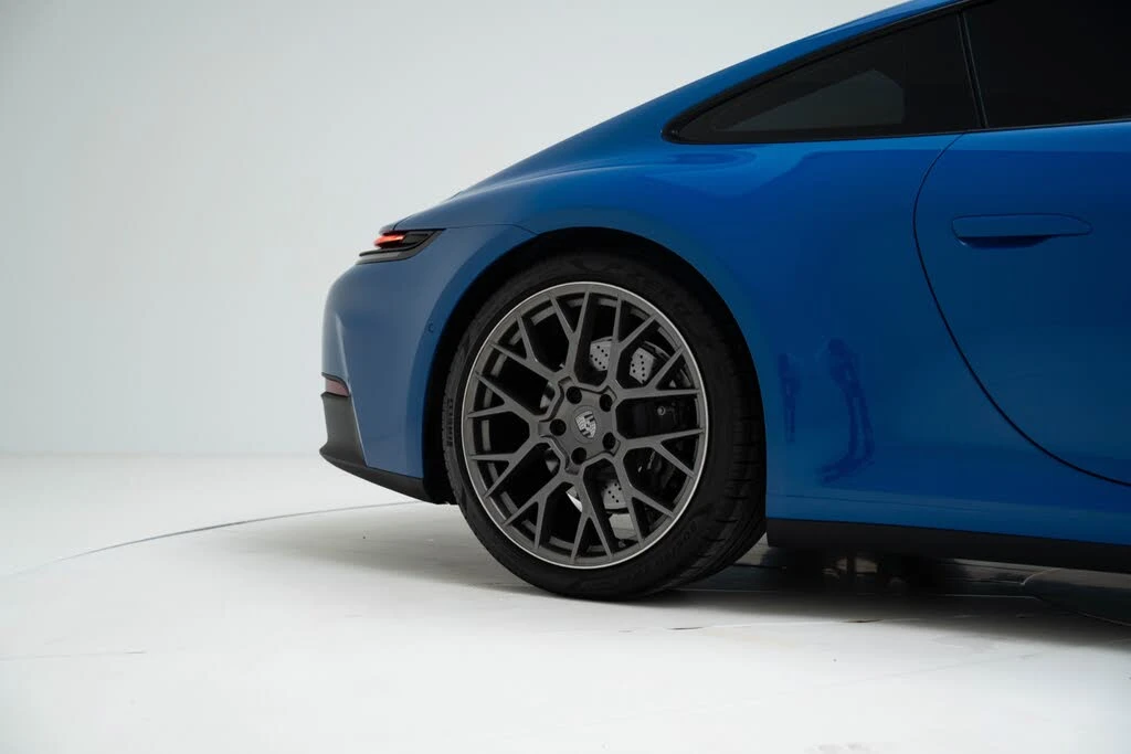 2025 Porsche 992 Carrera - Image 11 of 31