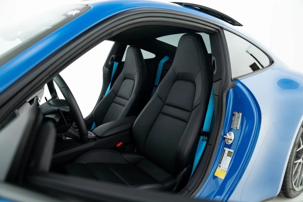 2025 Porsche 992 Carrera - Image 13 of 31