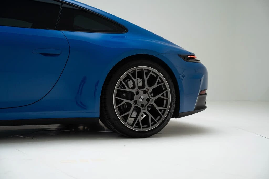 2025 Porsche 992 Carrera - Image 10 of 31
