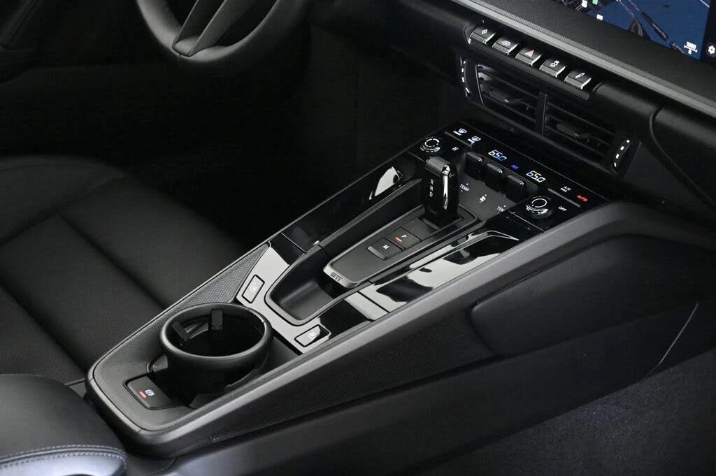 2025 Porsche 992 Carrera - Image 25 of 29