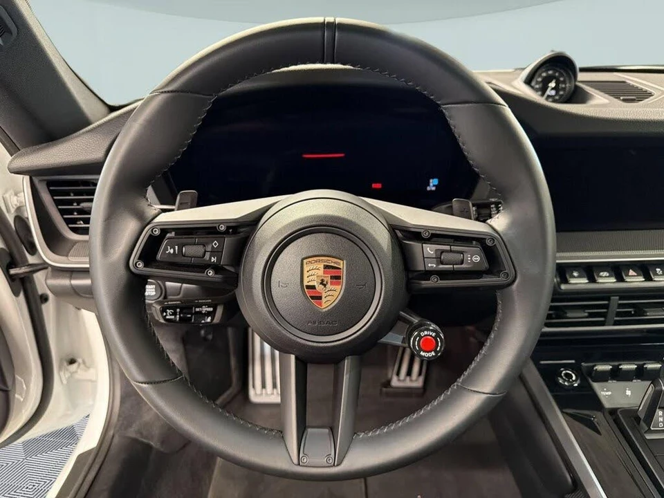 2025 Porsche 992 Carrera - Image 11 of 30
