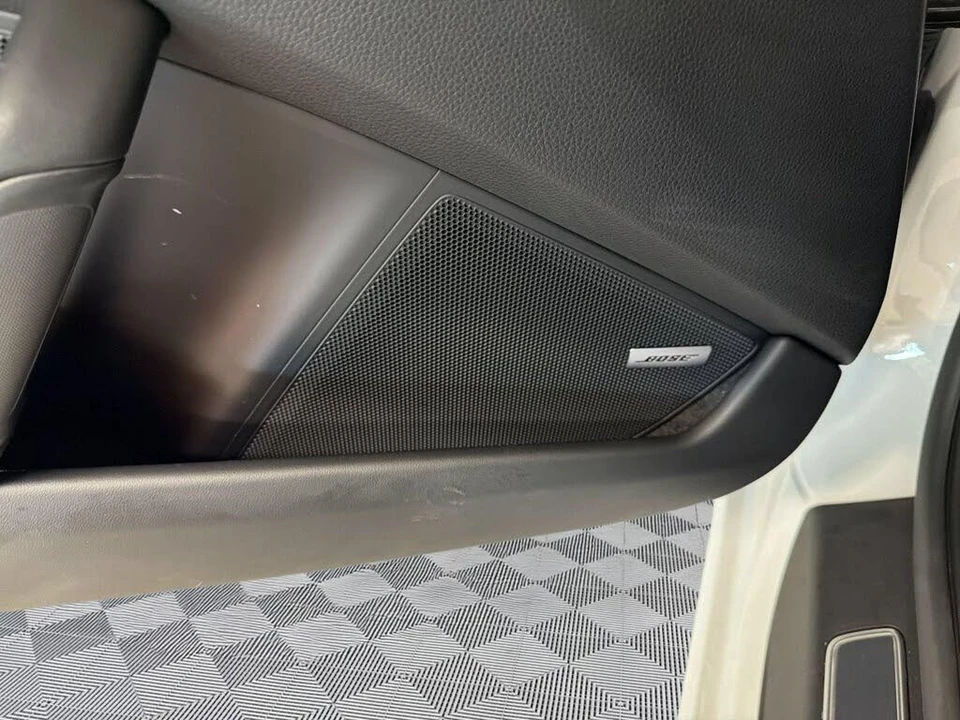 2025 Porsche 992 Carrera - Image 25 of 30
