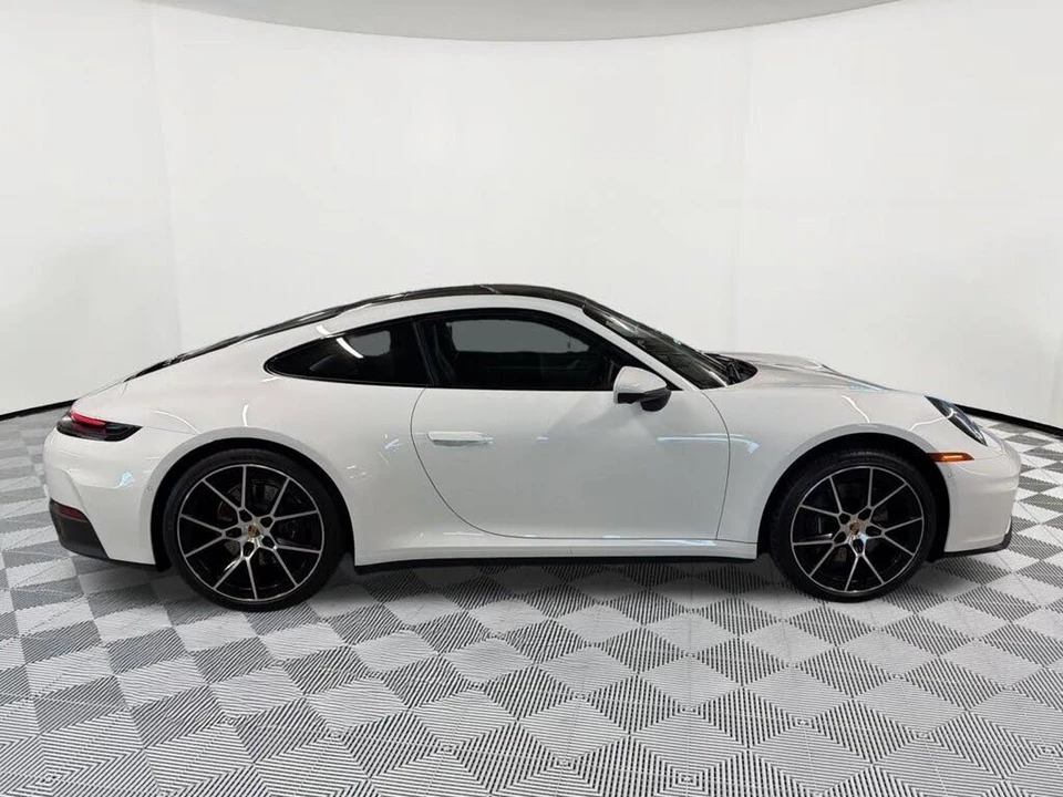 2025 Porsche 992 Carrera - Image 8 of 30