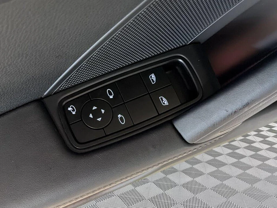 2025 Porsche 992 Carrera - Image 14 of 30