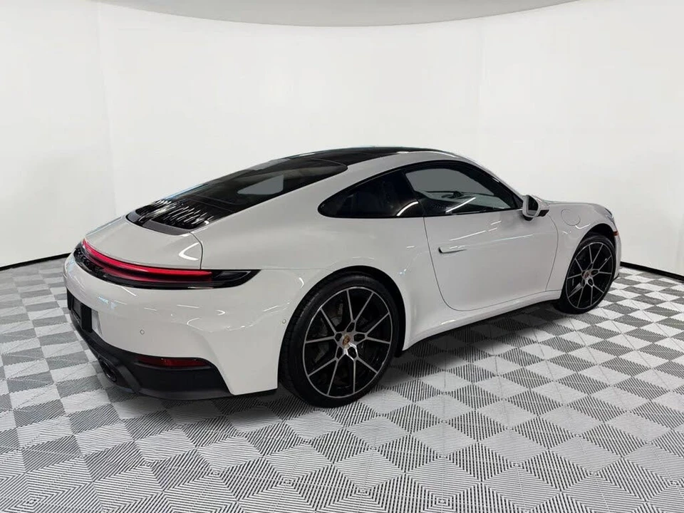 2025 Porsche 992 Carrera - Image 9 of 30