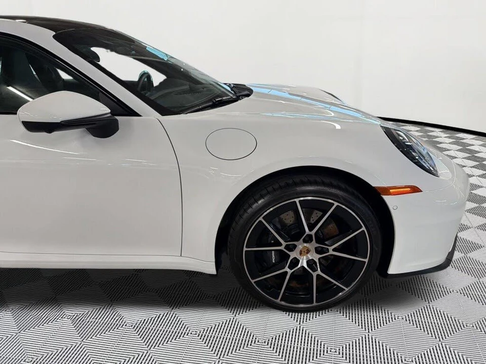 2025 Porsche 992 Carrera - Image 13 of 30